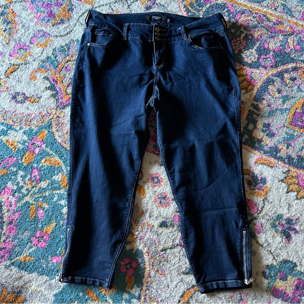 Torrid Dark Wash Cropped Ankle Jeans w/ Zipper Embellishment
